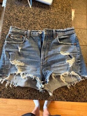 Abercrombie mom short high rise